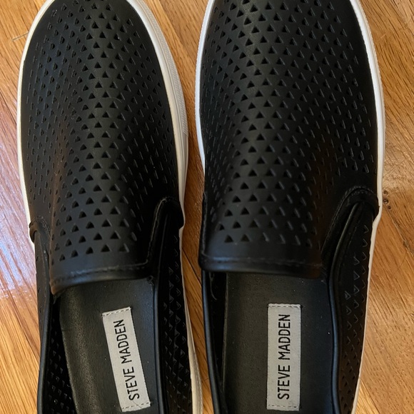 Steve Madden Slip on Shoes - Picture 3 of 3